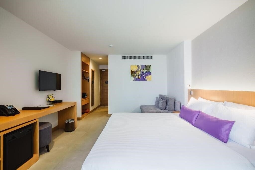 The Lunar Patong Hotel 4* қонақ үйі