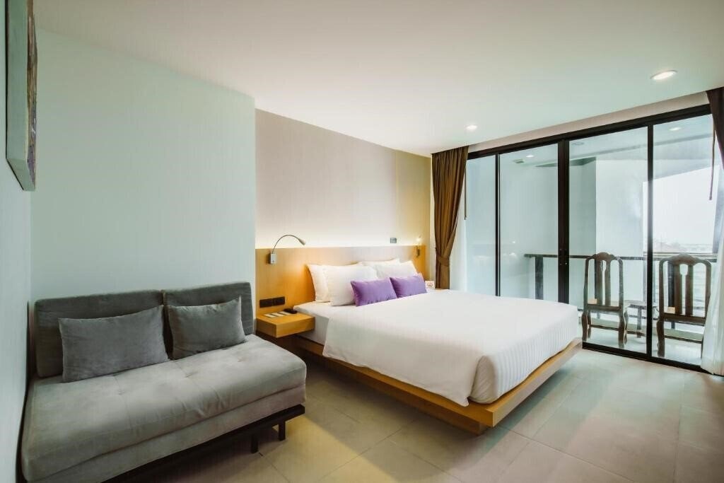 The Lunar Patong Hotel 4* суреті
