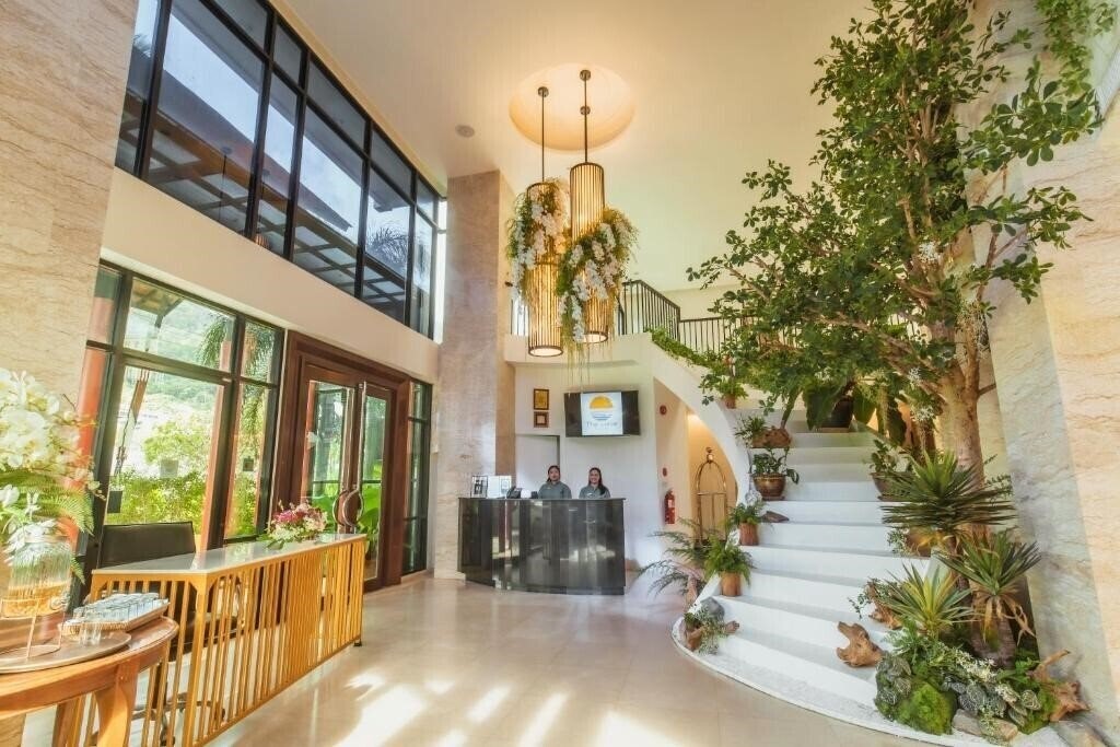 The Lunar Patong Hotel 4* суреті