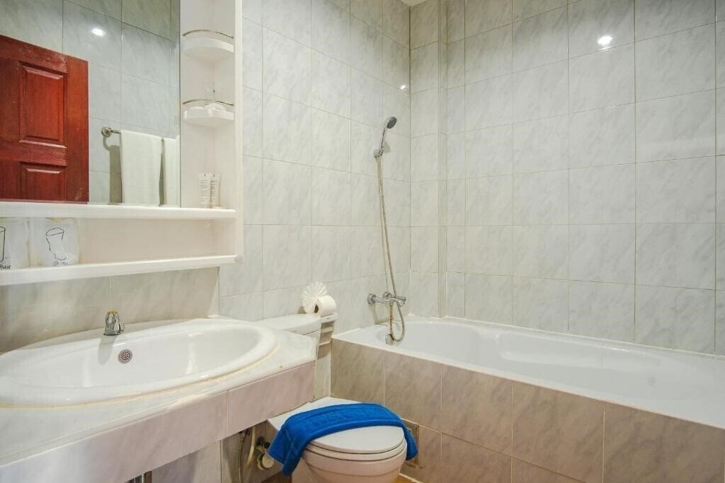 ART MANSION (EX.MAYA PATONG RESIDENCE) 3* фотосуреті