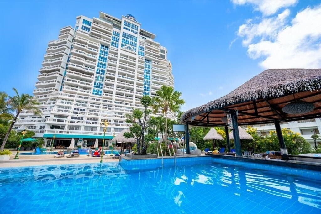 Отель The Andaman Beach Suites Hotel 4*