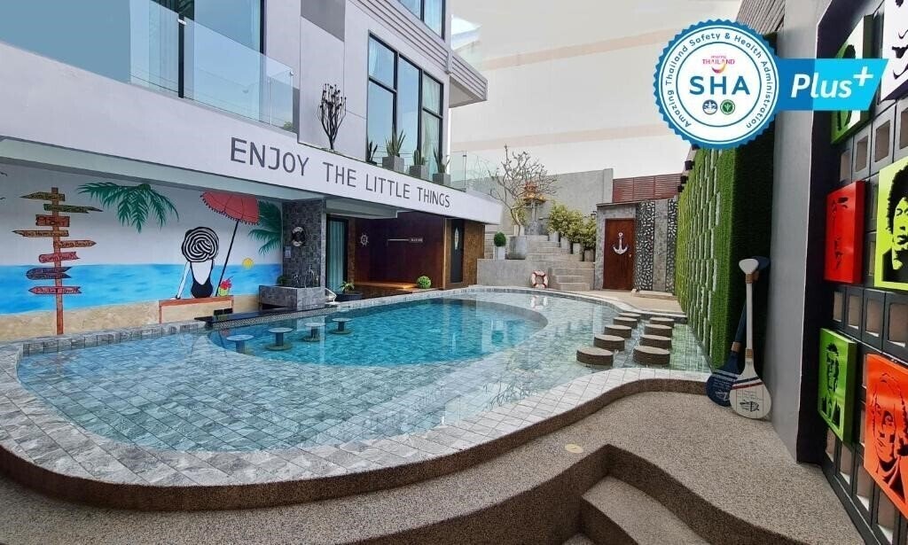 Отель Oneloft Hotel 4*