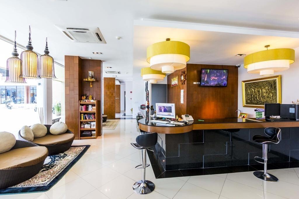 Отель Baan Lukkan Patong Resort 3*