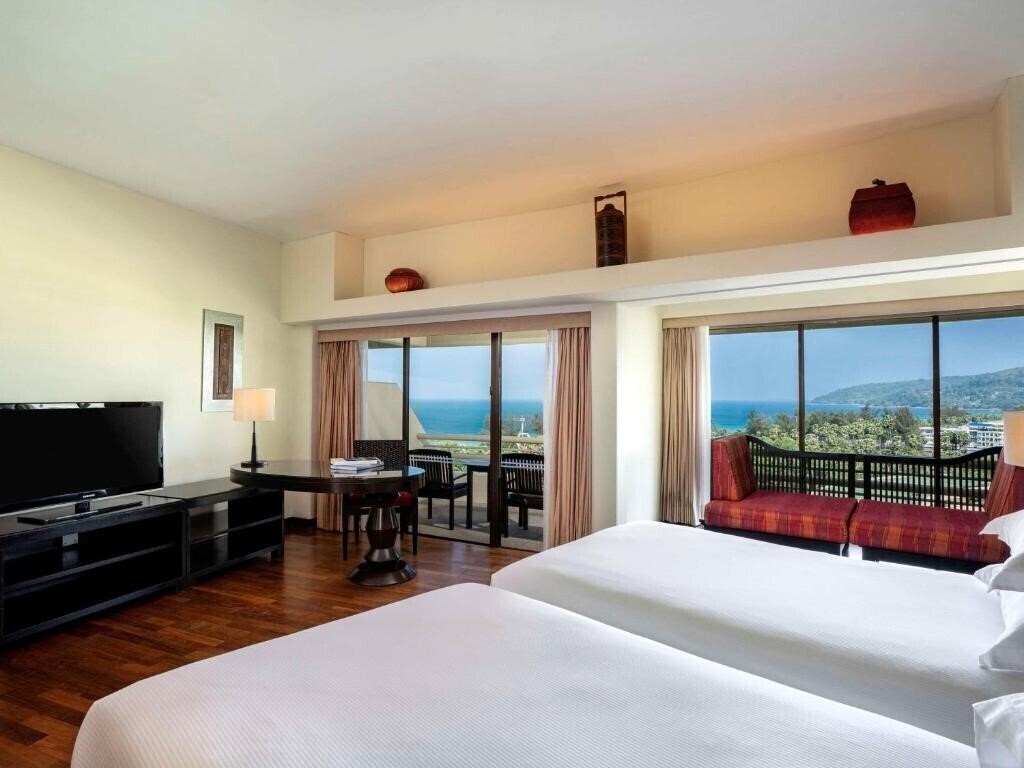 Отель Pullman Phuket Arcadia Karon Beach Resort (ex. Hilton Arcadia Phuket Resort & SPA) 5*