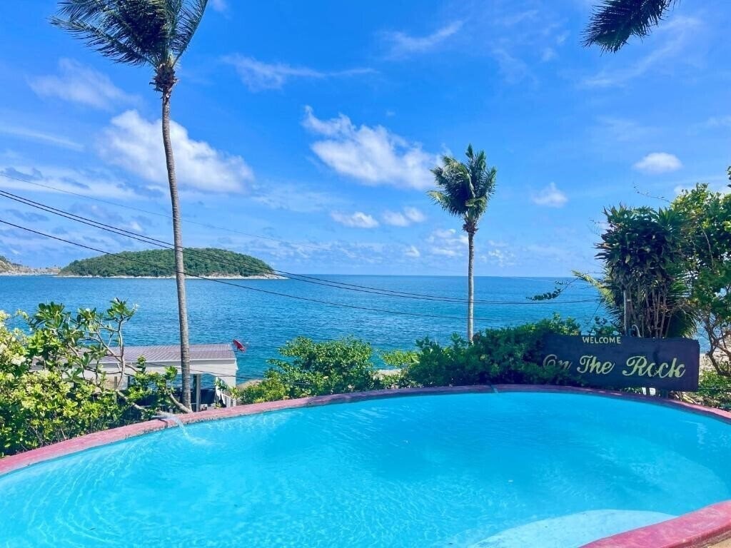 Отель Naiharn On The Rock Resort 3*