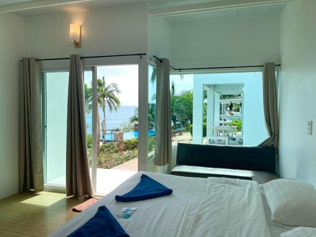 Фотография Naiharn On The Rock Resort 3*