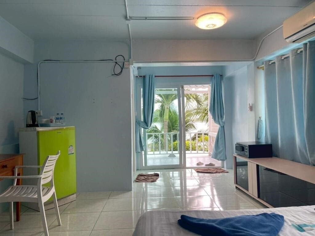 Изображение Naiharn On The Rock Resort 3*