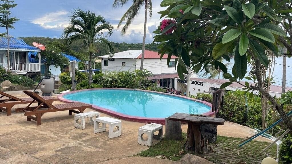 Картинка Naiharn On The Rock Resort 3*