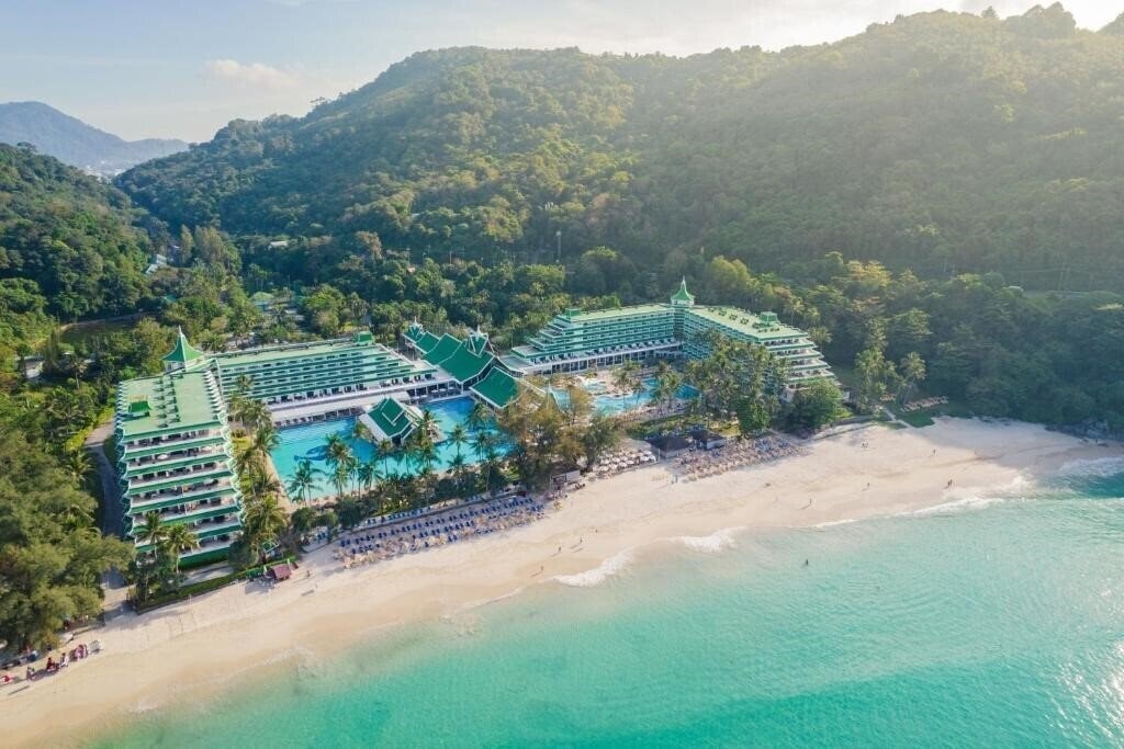 Отель Le Meridien Phuket Beach Resort 5*