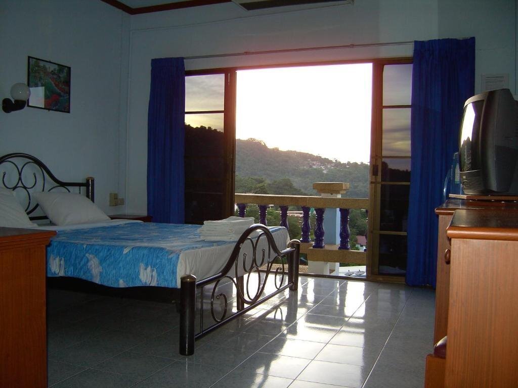 On Hill Residence Patong Phuket 3* суреті