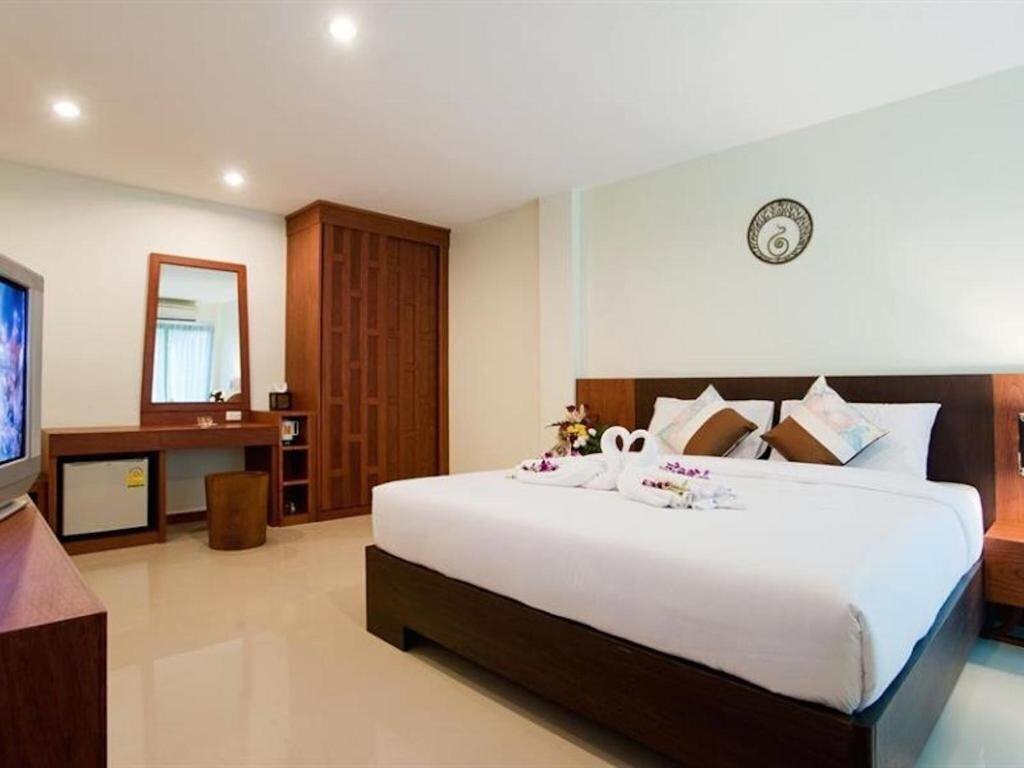 Deva Patong Suites Hotel 3* суреті