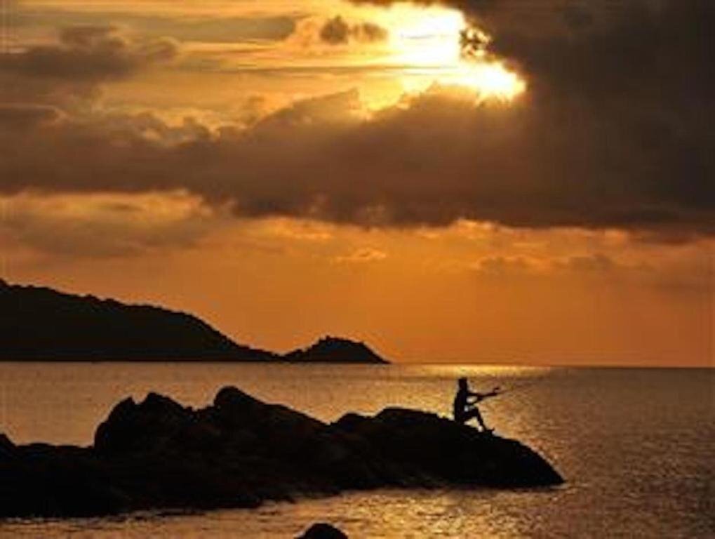 Deva Patong Suites Hotel 3* суреті