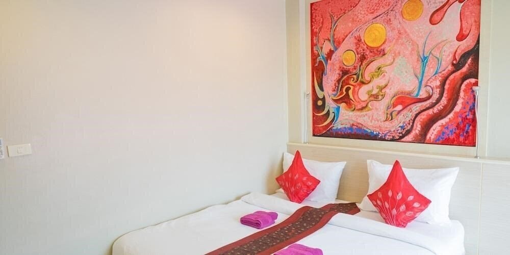Beehive Magenta Patong Hostel 2* суреті