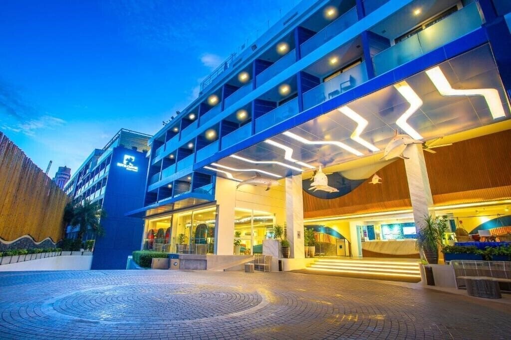 Surf Hotel Patong (ex. Hotel Clover Patong Phuket) 4* фотосуреті