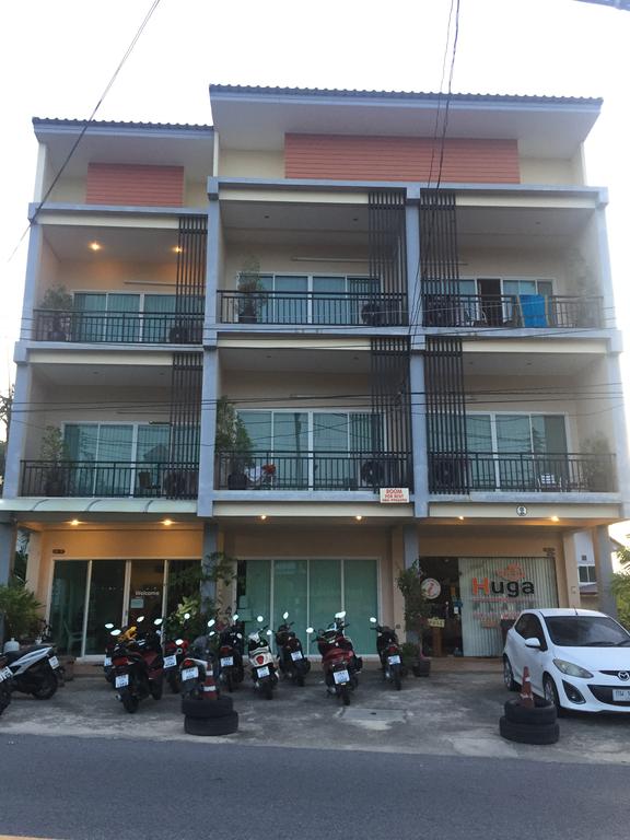 Отель Huga Place 3*