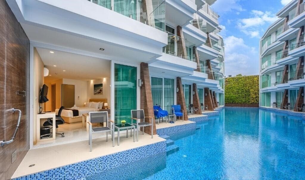 Beachfront Phuket 4* қонақ үйі