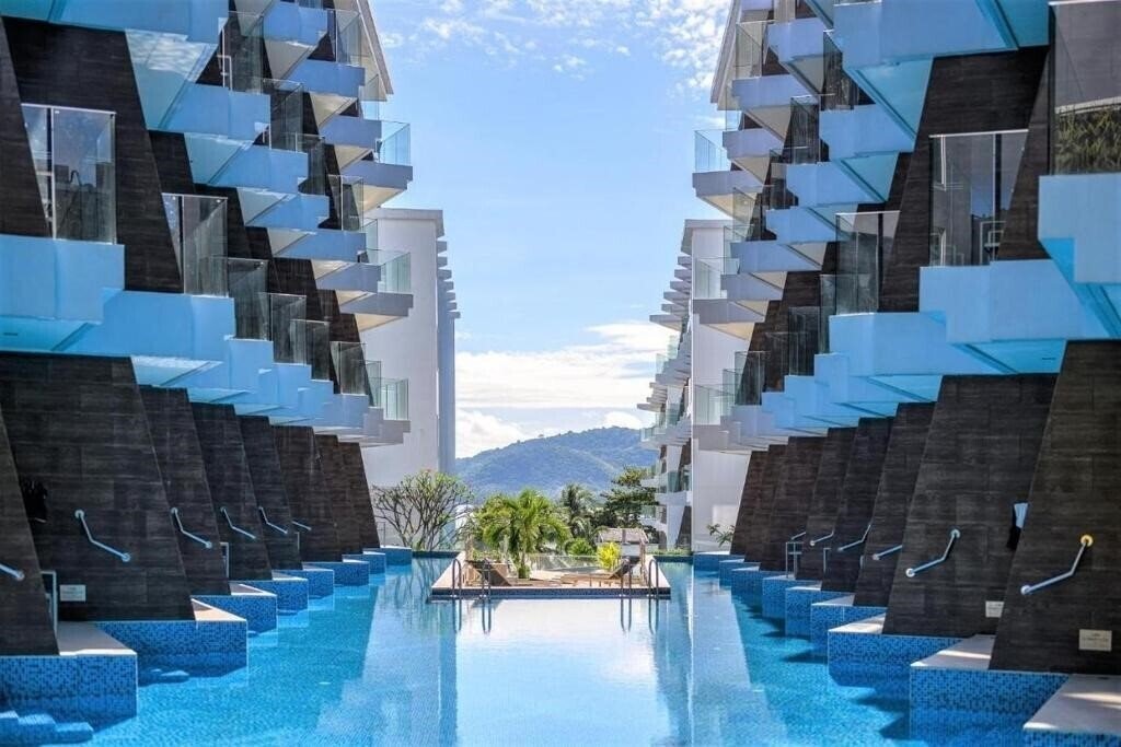 Отель Beachfront Phuket 4*
