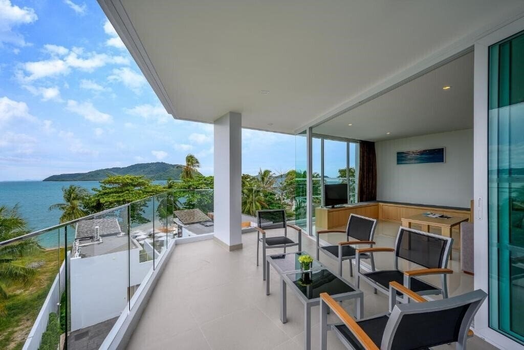 Beachfront Phuket 4* фотосуреті