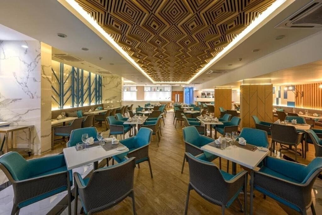 Фотография Beachfront Phuket 4*