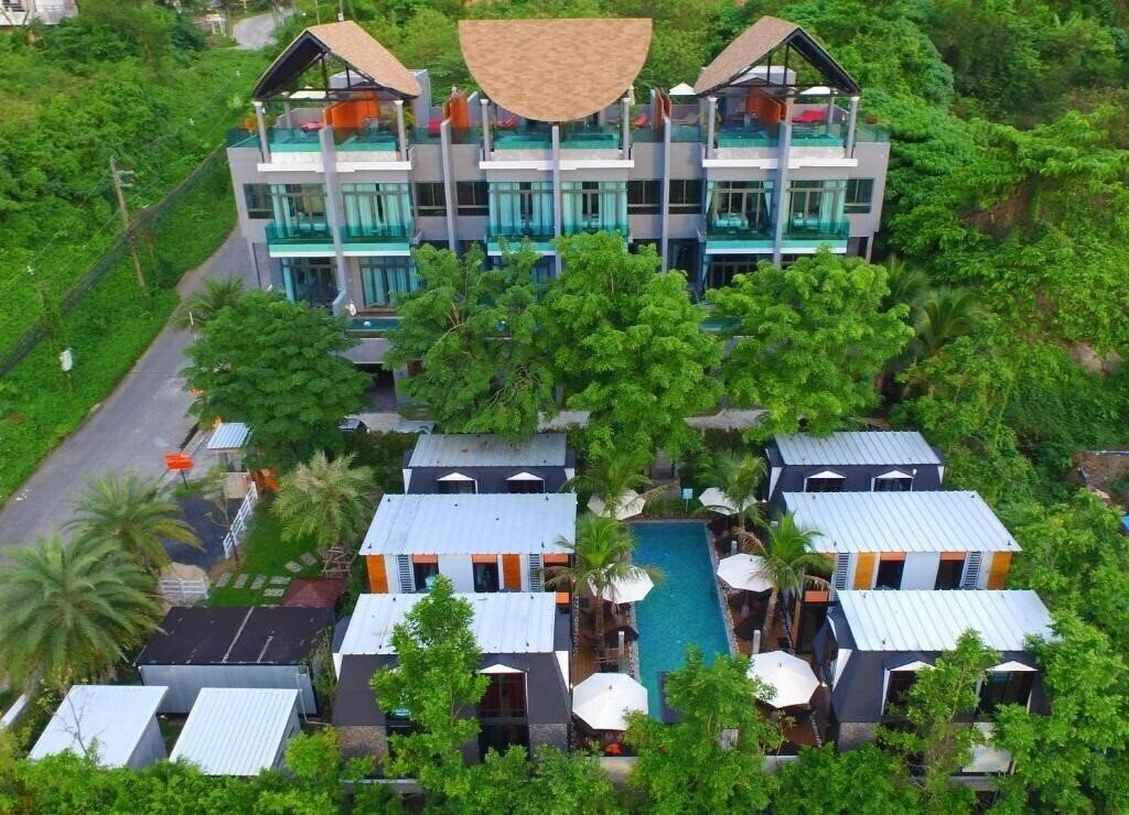 Отель Bukit Pool Villas 4*
