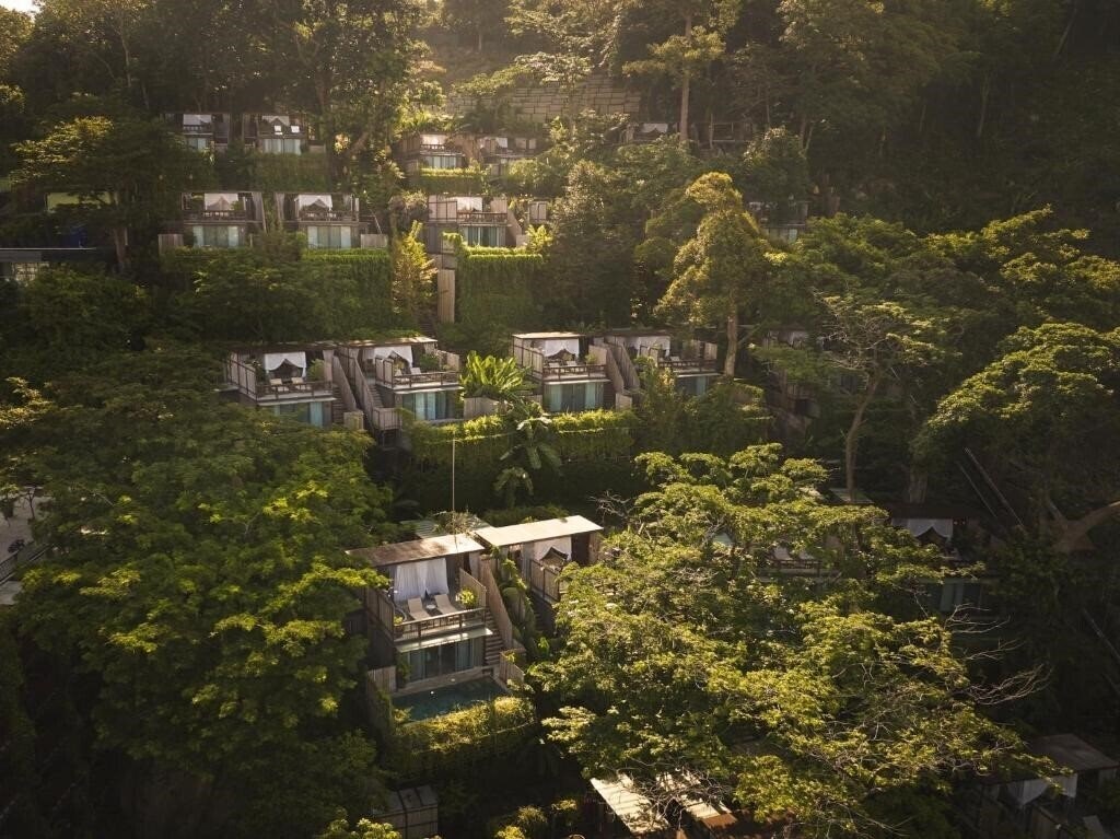 Отель Dinso Resort & Villas Phuket Vignette Collection 4*