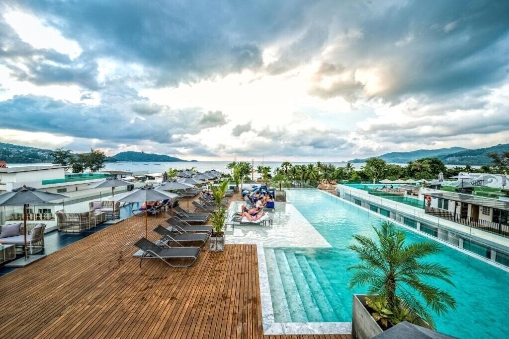Отель Hotel Clover Patong Phuket 4*