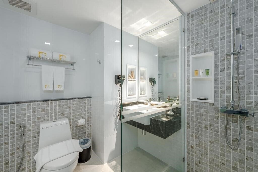 Фотография Hotel Clover Patong Phuket 4*