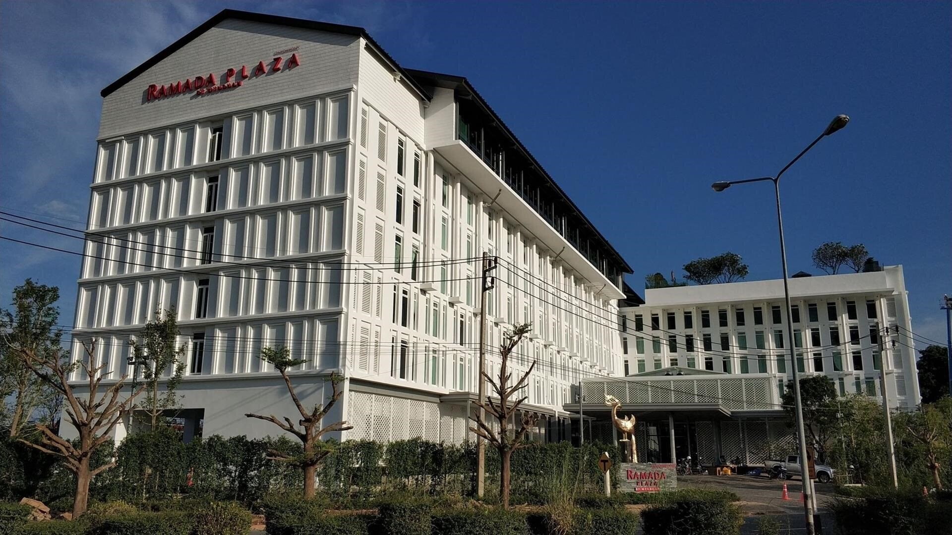 Отель Ramada Plaza By Wyndham Chao Fah 5*
