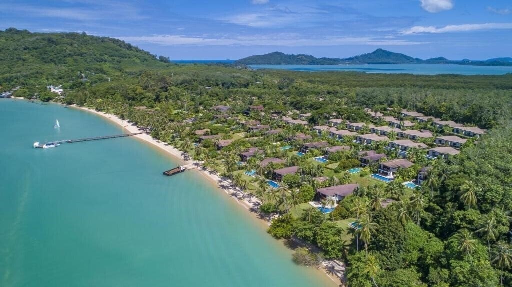 Отель Barcelo Coconut Island (ex. The Village Coconut Island) 5*