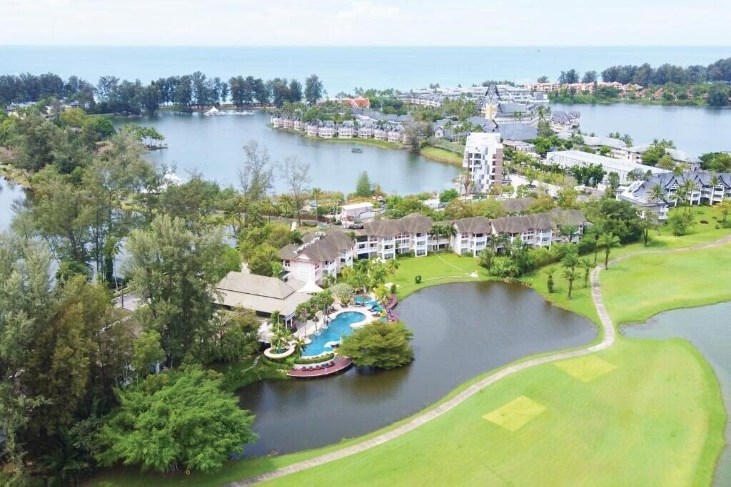 Отель Laguna Holiday Club Phuket Resort 4*