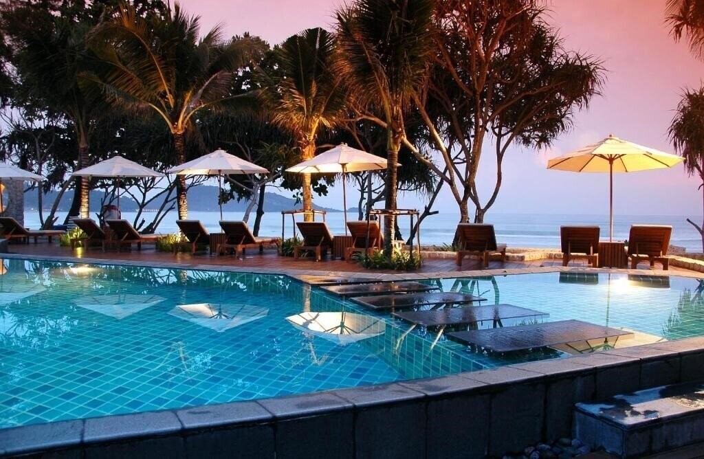 Отель Impiana Resort Patong 4*