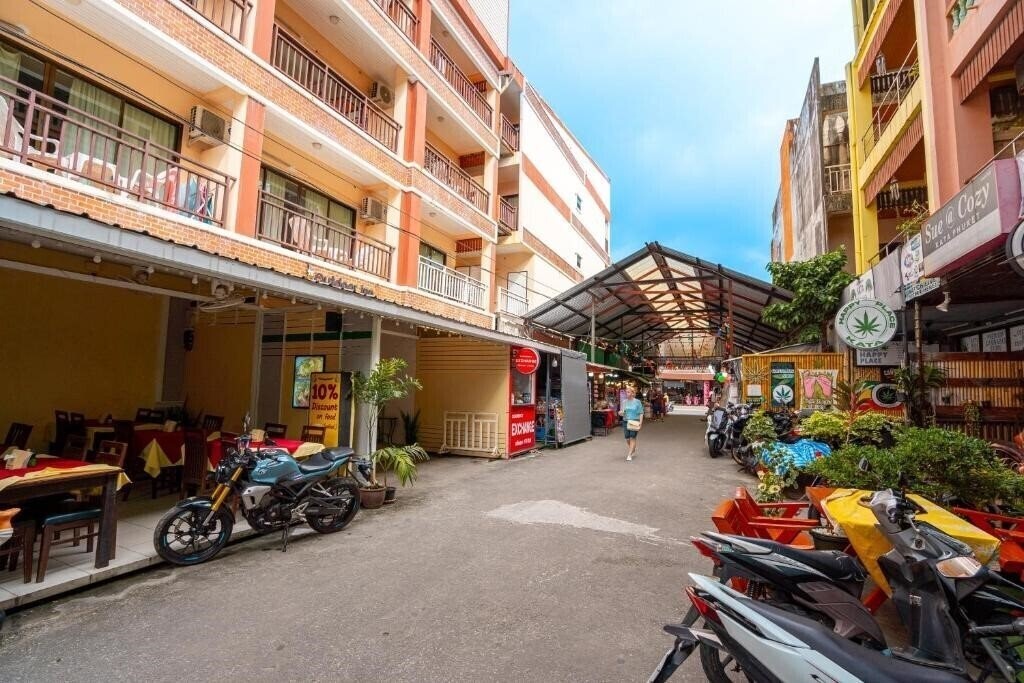 Отель Balcony By Outdoor Inn Kata 3*