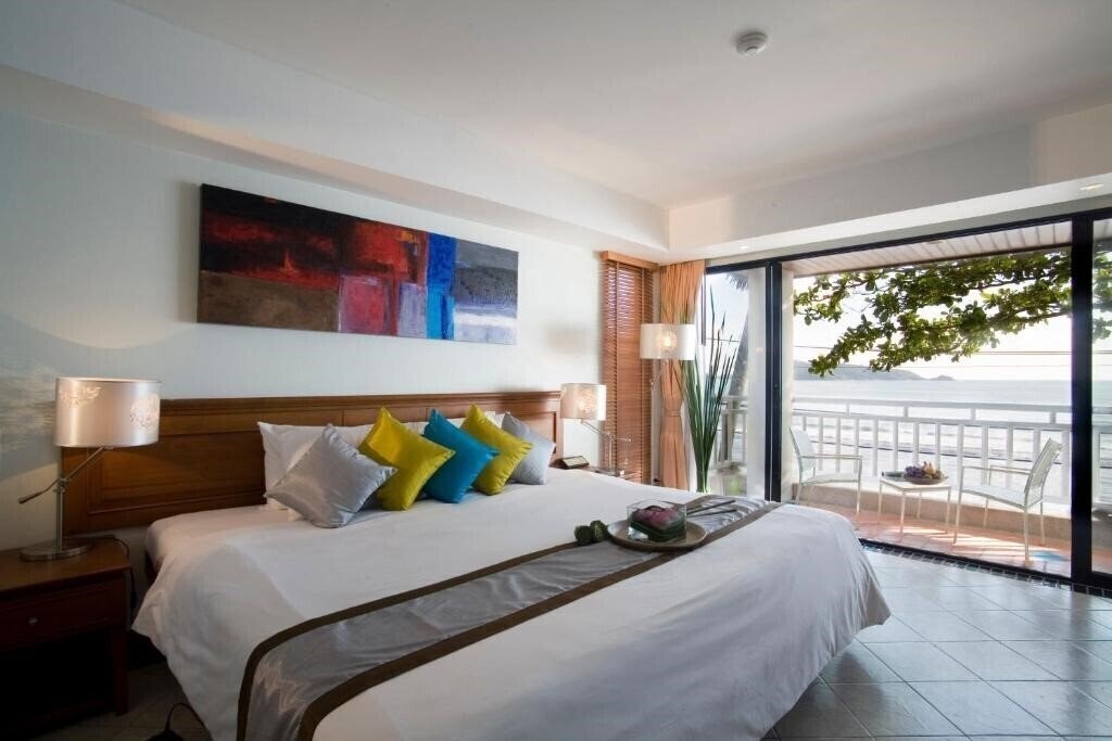 Sunset Beach Phuket 3* суреті
