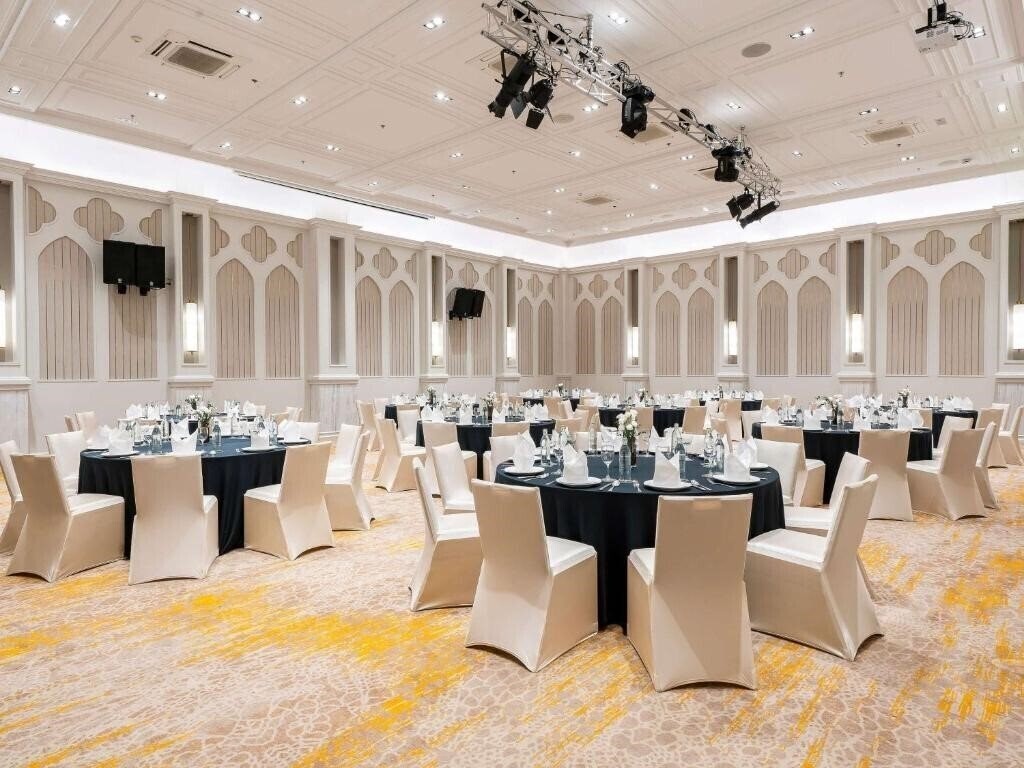 Movenpick Myth Hotel Patong Phuket 5* суреті