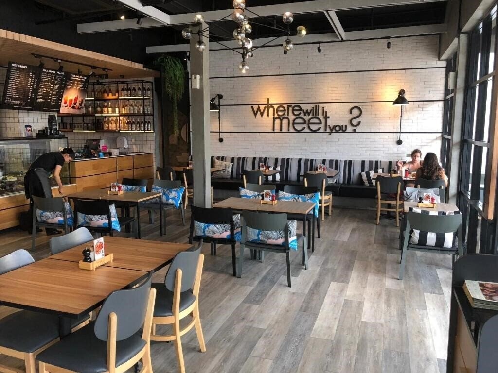 Glur Phuket Patong Beach 3* қонақ үйі