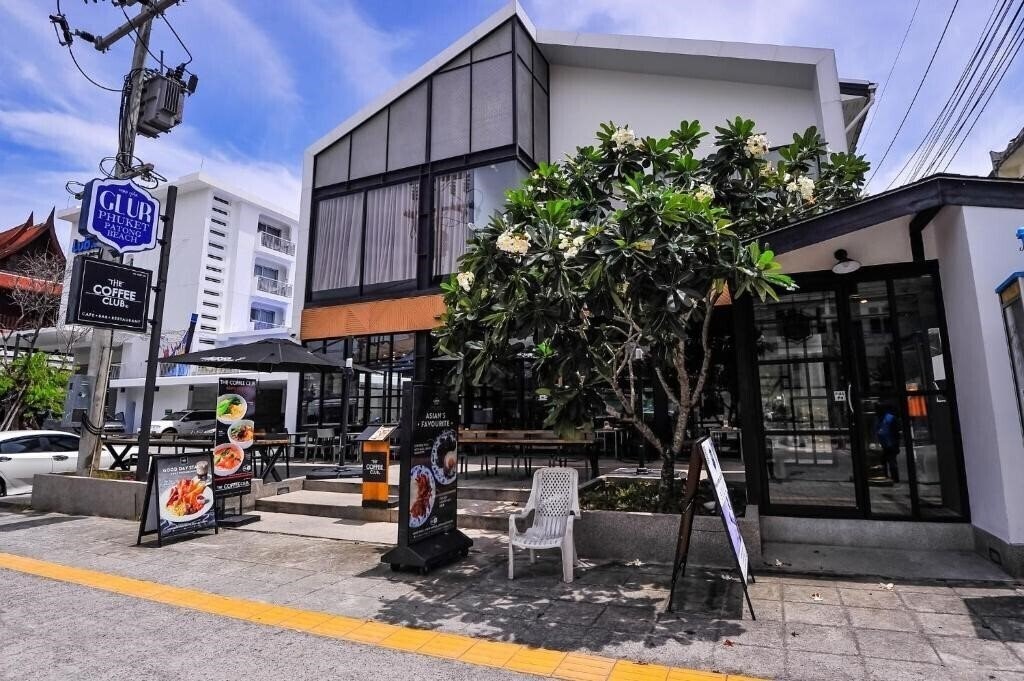 Glur Phuket Patong Beach 3* суреті