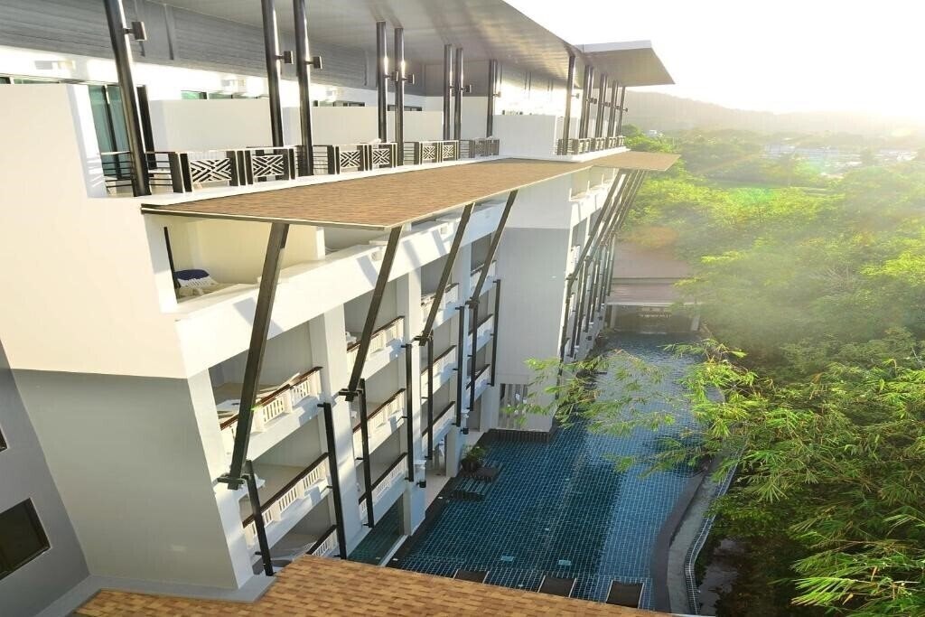 The Par Phuket 4* суреті