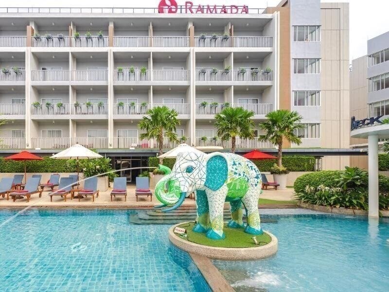 Ramada by Wyndham Phuket Deevana Patong (ex. Ramada Phuket Deevana Patong, Ramada Phuket Deevana, Ramada Phuket Patong, Ramada Phuket Deevana) 4* суреті