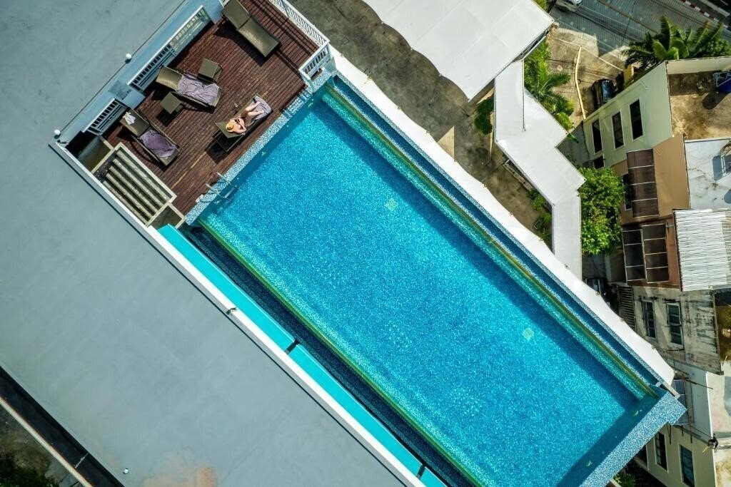 Triple L Hotel Patong Beach 4* суреті