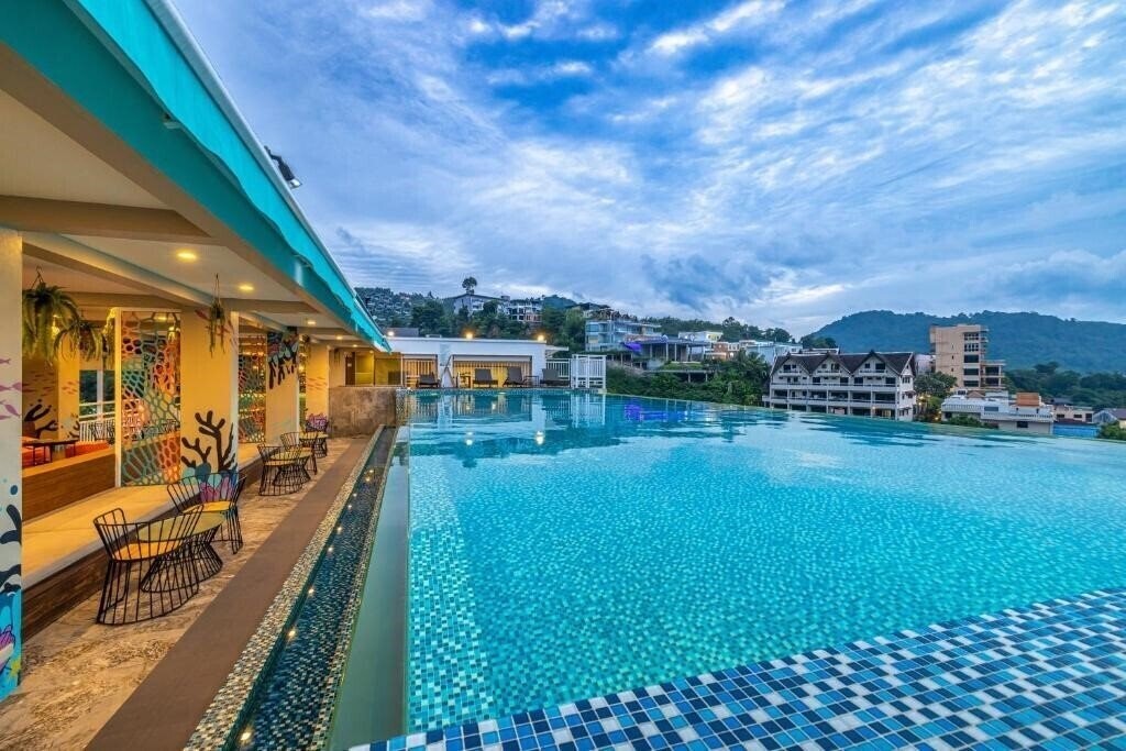 Triple L Hotel Patong Beach 4* суреті