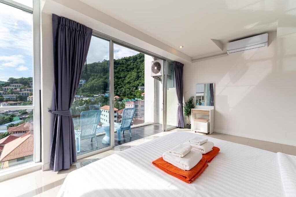 Chic Condotel Karon 4* фотосуреті