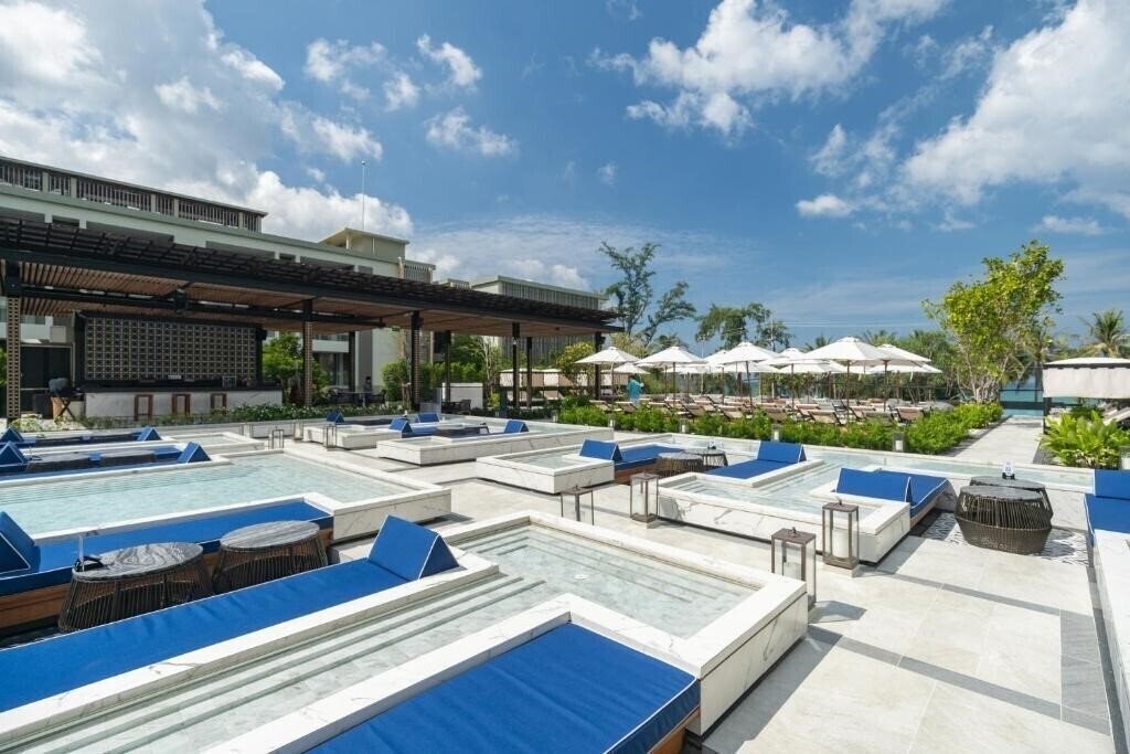 Изображение Four Point By Sheraton Phuket Patong Beach Resort 4*