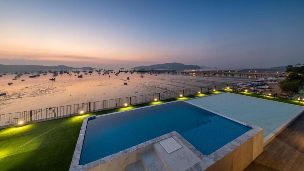 Arch 39 Beach Front Phuket 3* қонақ үйі