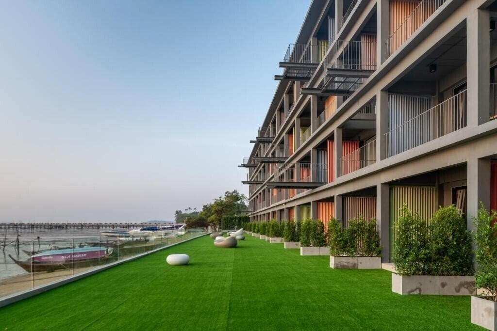 Arch 39 Beach Front Phuket 3* суреті