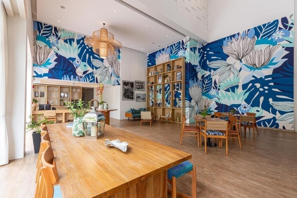 Outrigger Surin Beach Resort 4* суреті