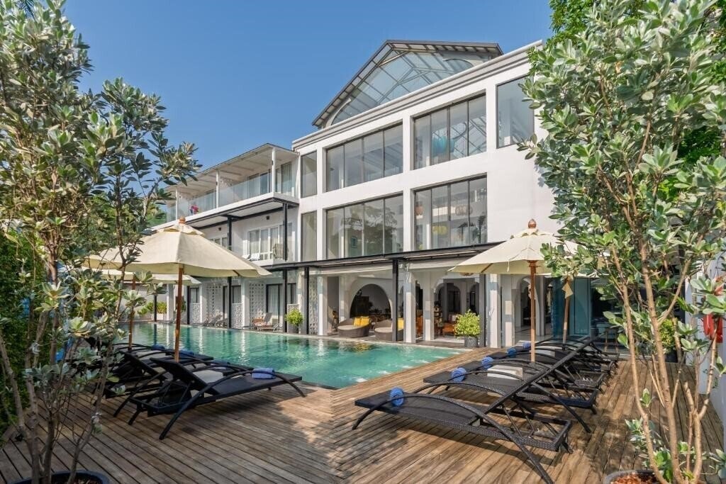 Отель Anona Beachfront Phuket Resort 4*