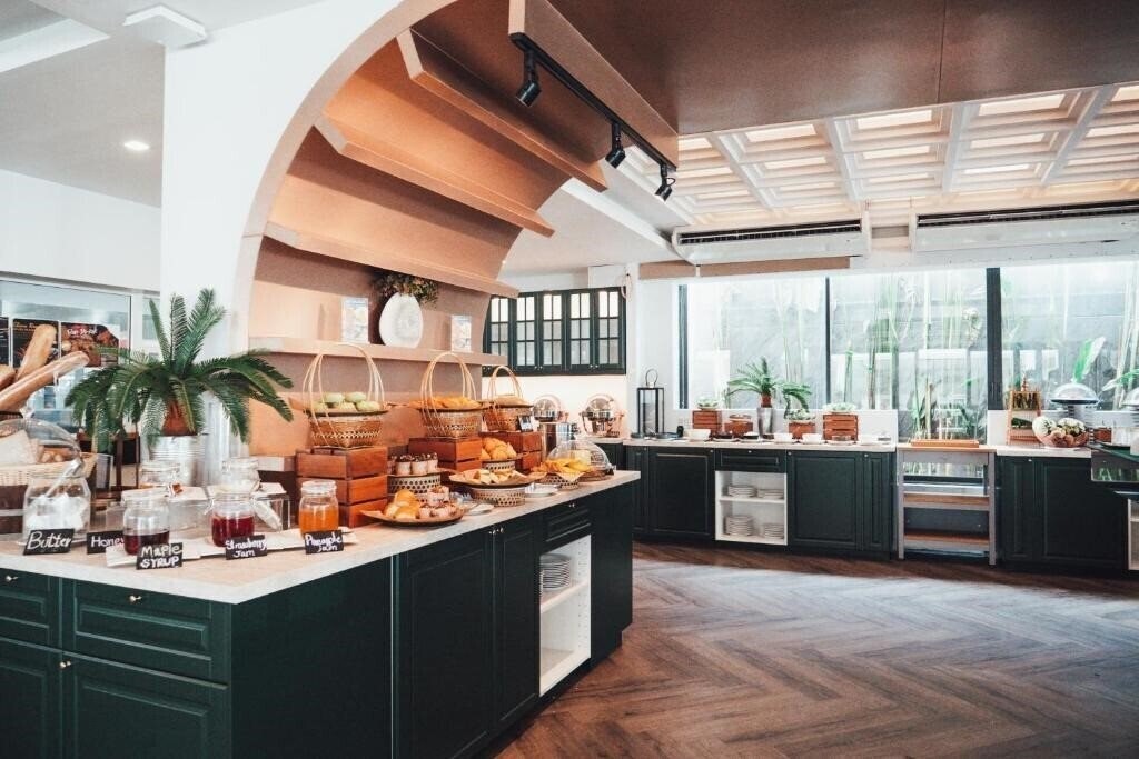 Anona Beachfront Phuket Resort 4* фотосуреті