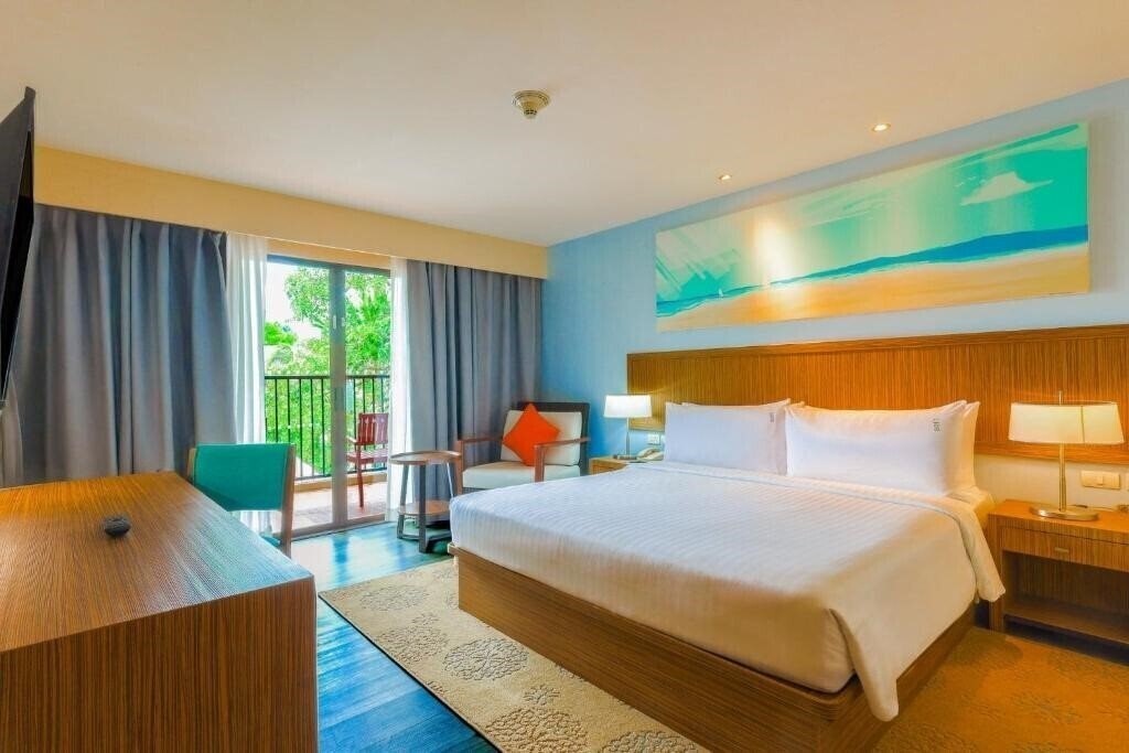 Изображение Holiday Inn Resort Phuket Surin Beach 4*