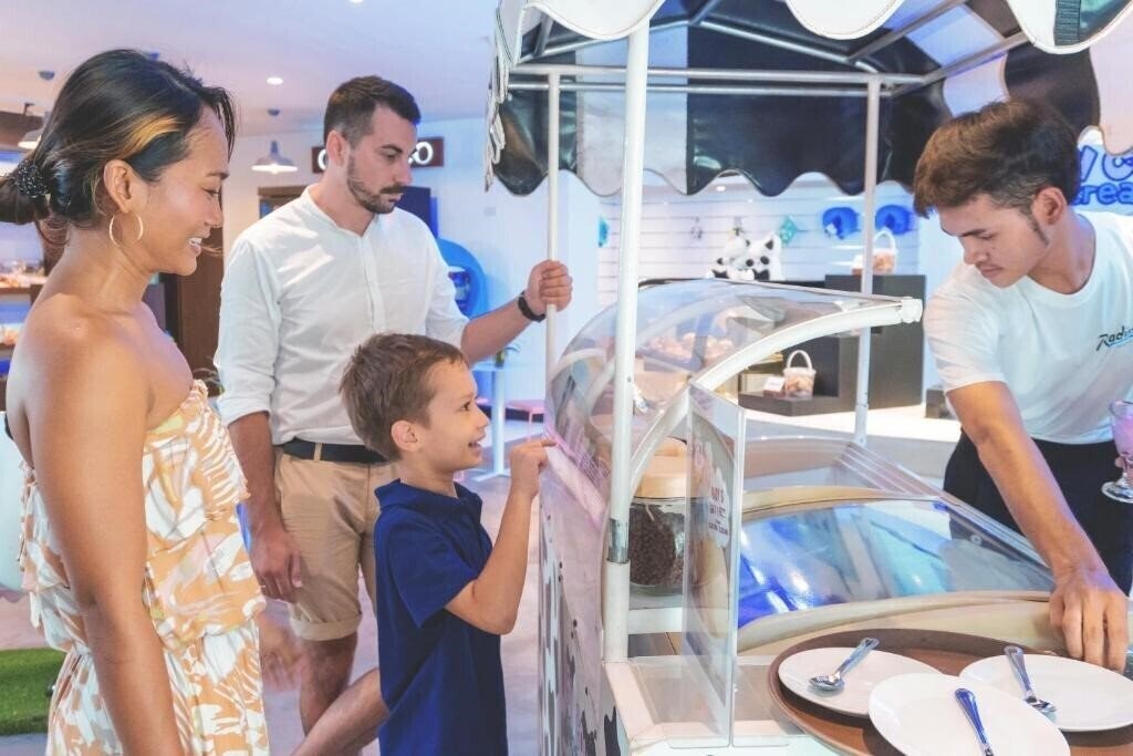 Radisson Resort & Suites Phuket (ex. Swissotel Suites Kamala) 4* суреті