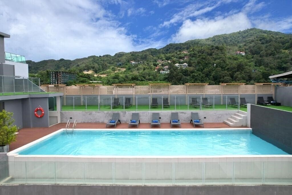 Отель Grace Patong Hotel 4*